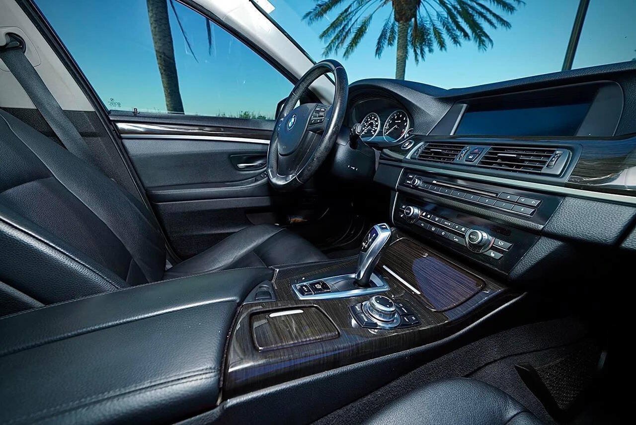 Used 2011 BMW 528i Sedan RWD image 6
