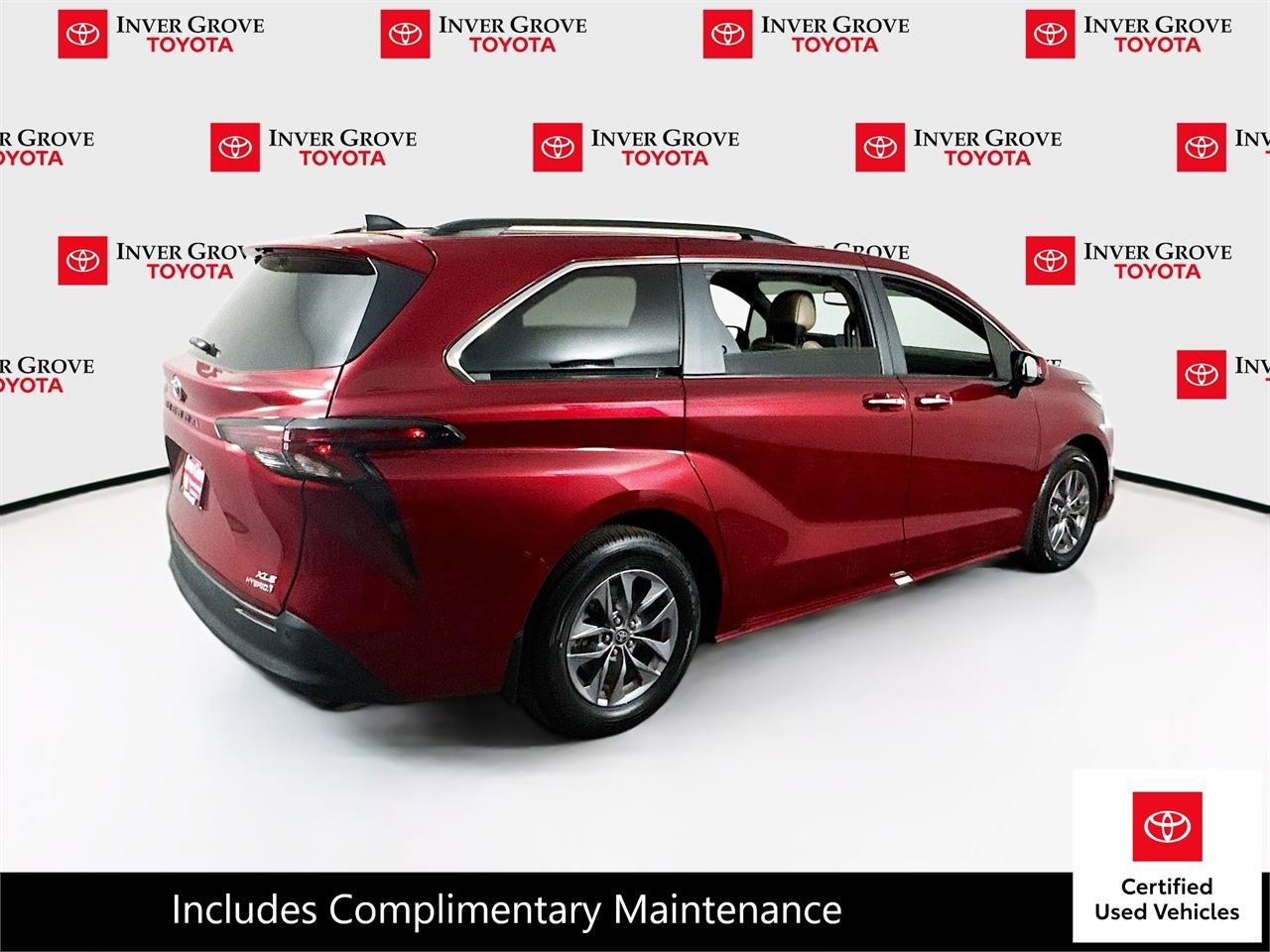 Certified 2024 Toyota Sienna XLE FWD image 5