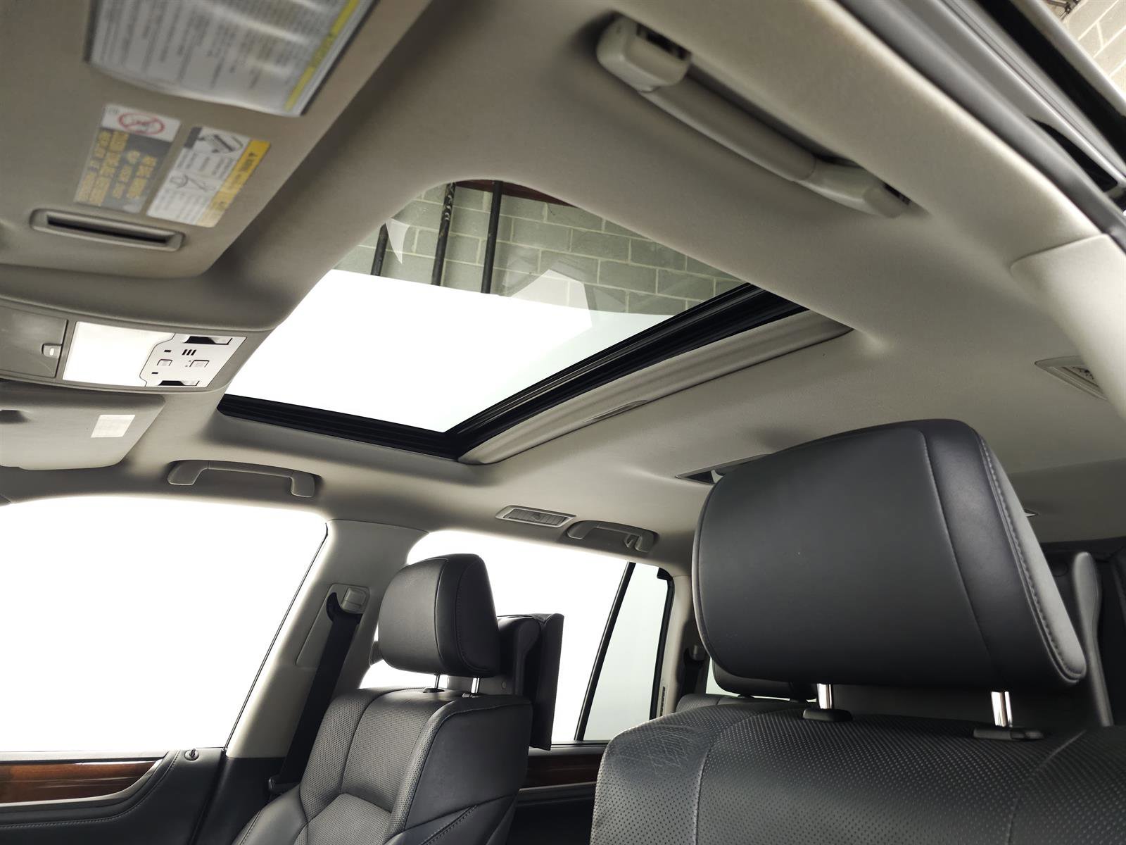 Used 2019 Lexus LX 570 4WD image 18