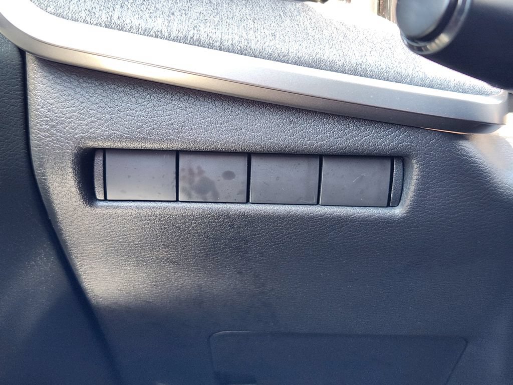 Certified 2025 Nissan Kicks SV AWD/4WD image 18