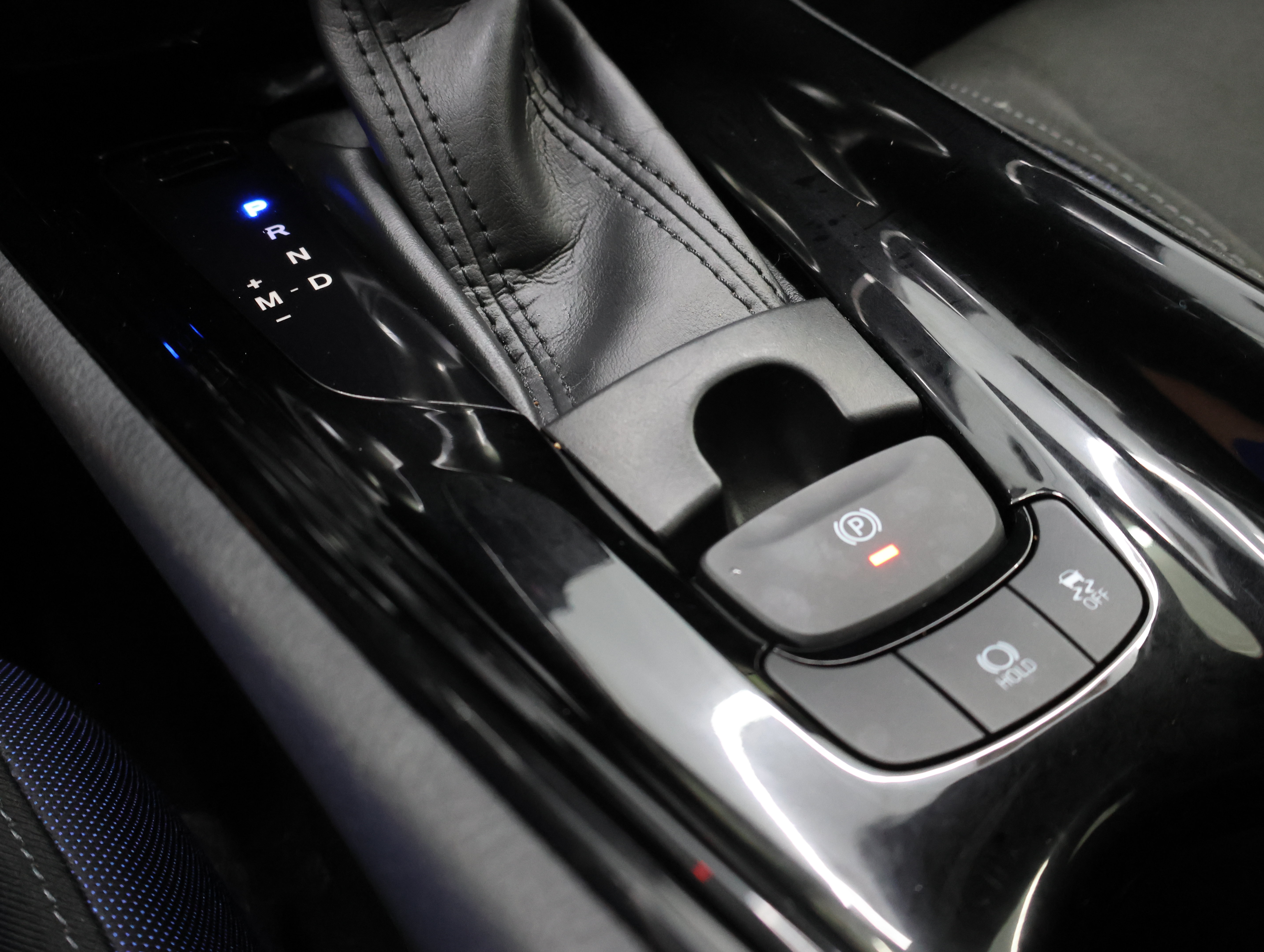 Used 2020 Toyota C-HR XLE FWD image 41