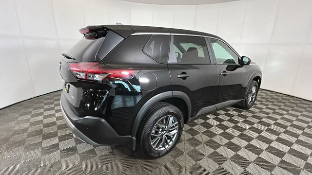 Used 2023 Nissan Rogue S AWD/4WD image 2