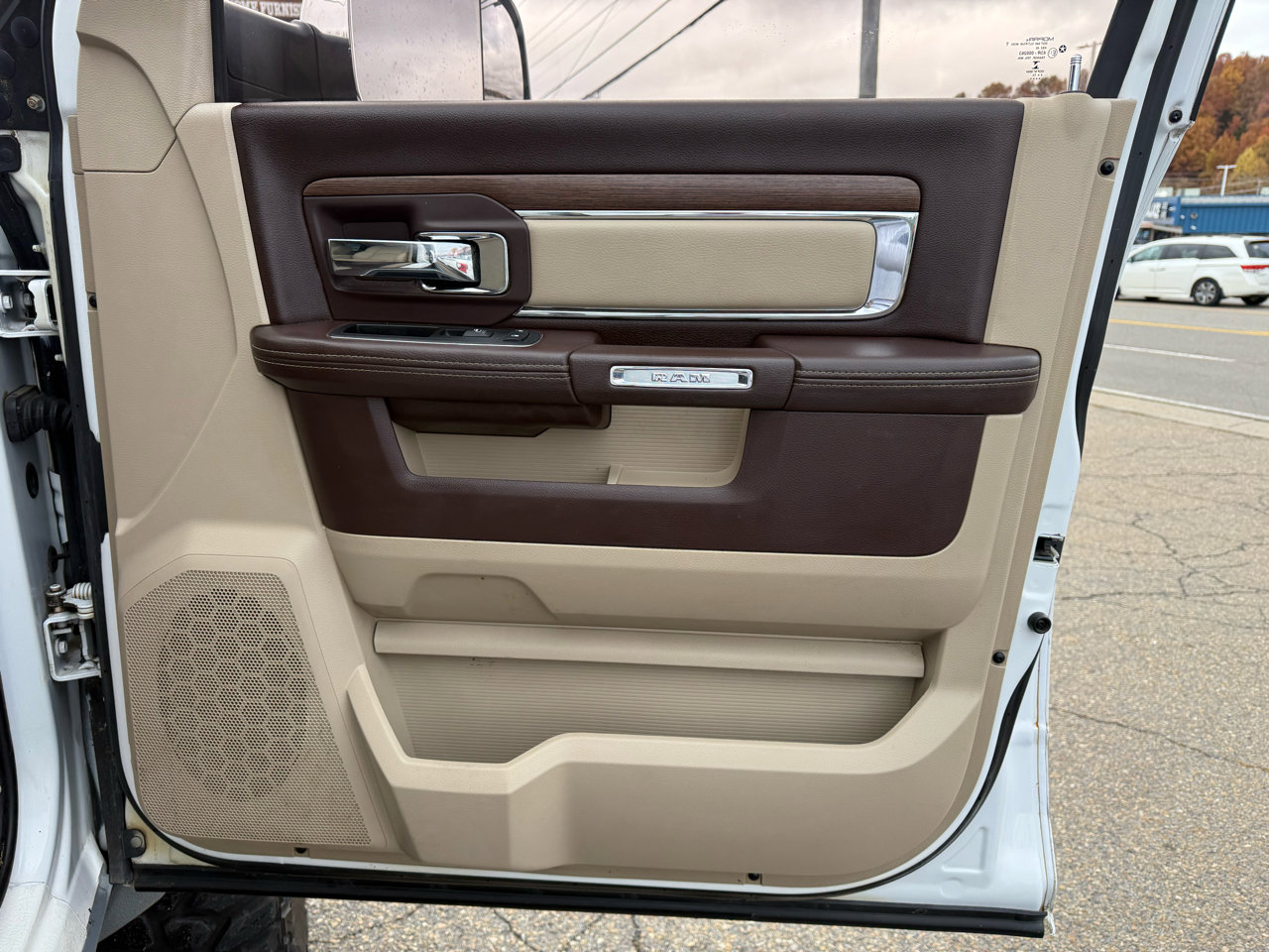 Used 2015 RAM 3500 Laramie w/ Convenience Group image 30