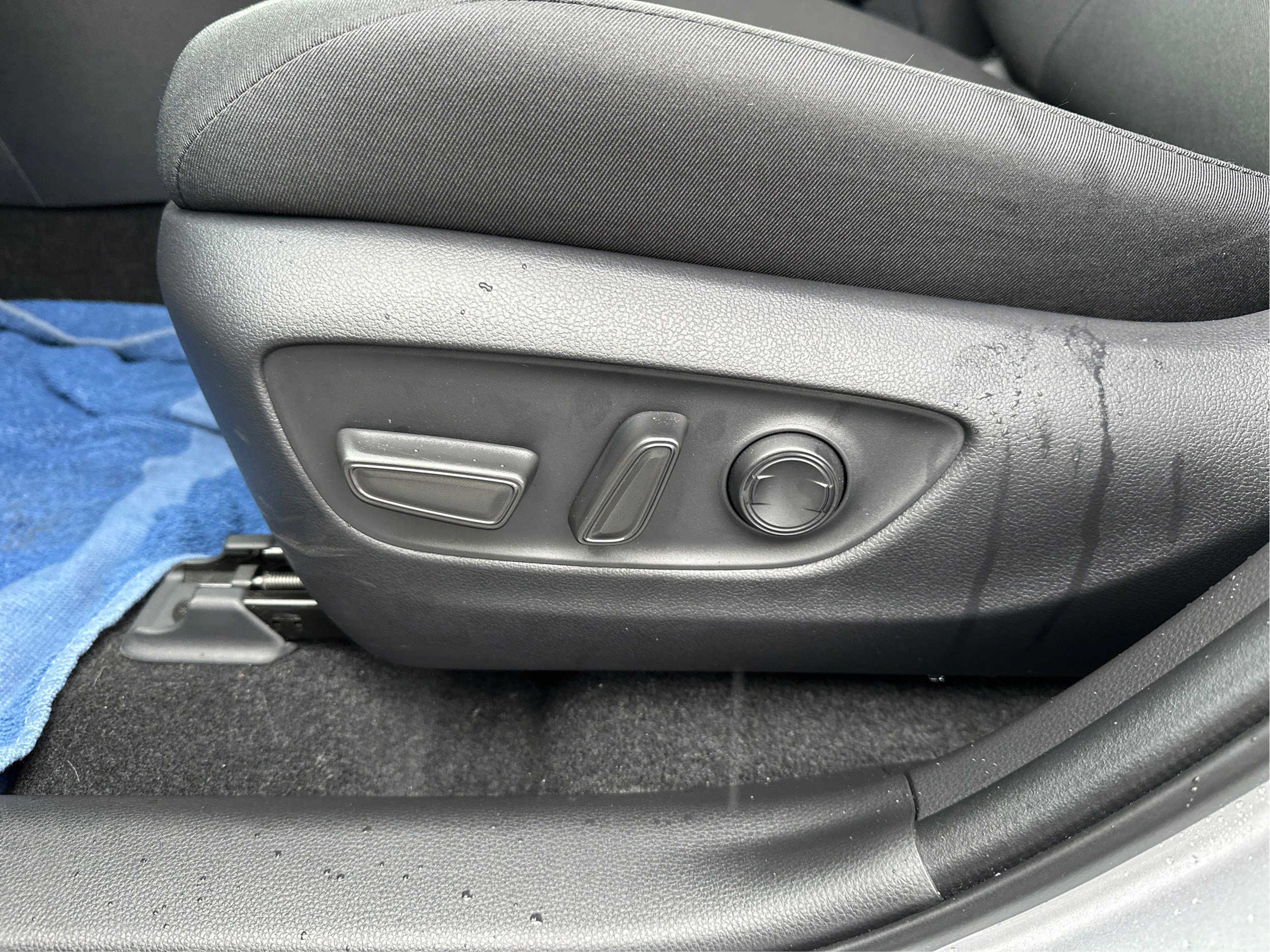 Used 2025 Toyota RAV4 XLE w/ Weather Package image 20