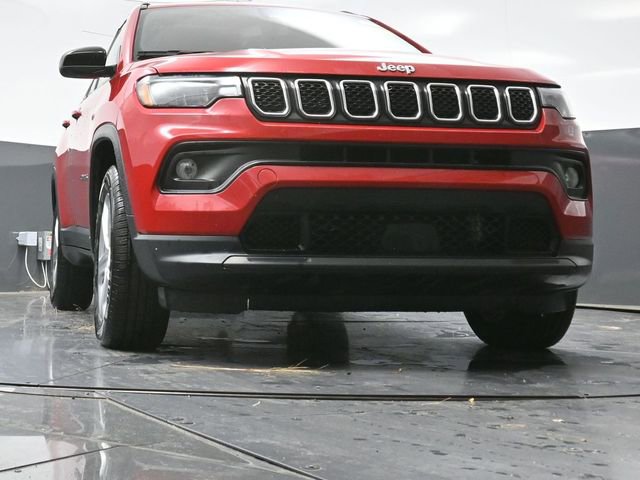 Used 2024 Jeep Compass Latitude image 49