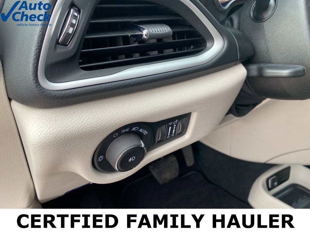 Used 2024 Chrysler Pacifica Touring-L FWD image 29