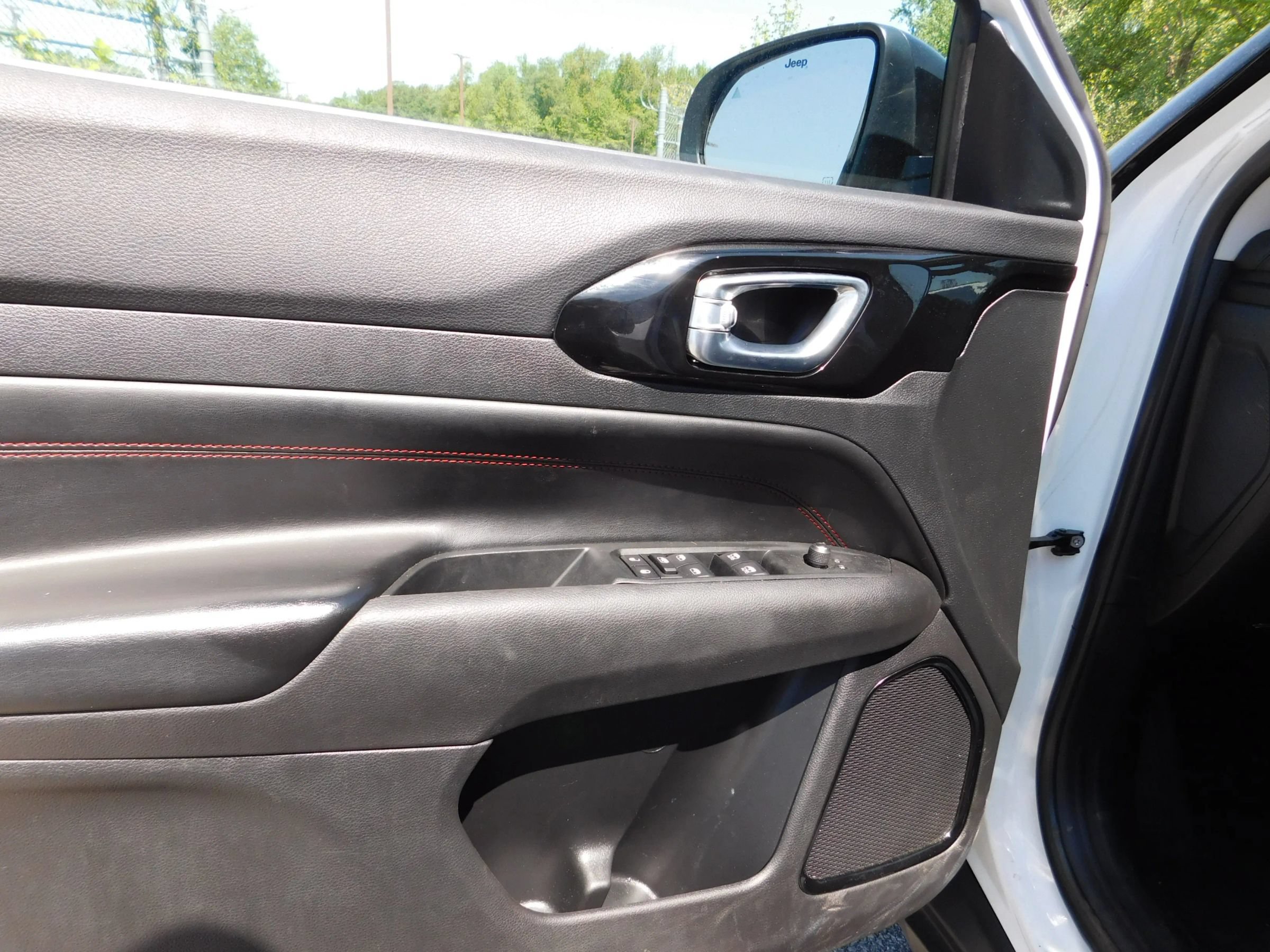 Used 2022 Jeep Compass Trailhawk AWD/4WD image 14