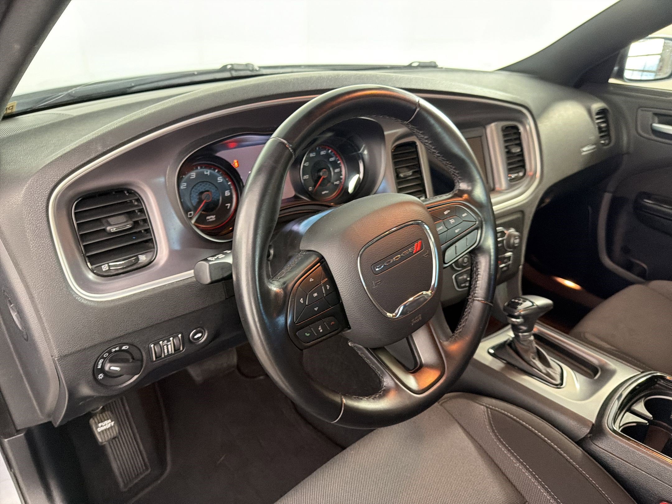 Used 2022 Dodge Charger SXT w/ Blacktop Package image 4