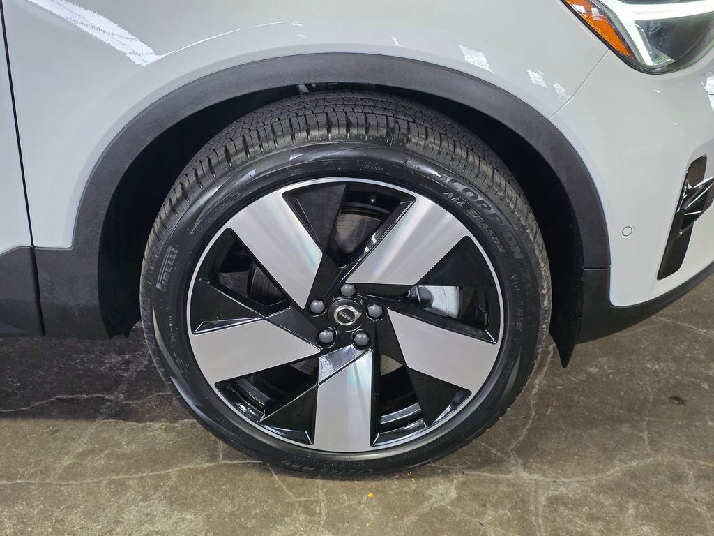 Certified 2023 Volvo C40 P8 Recharge Ultimate image 9