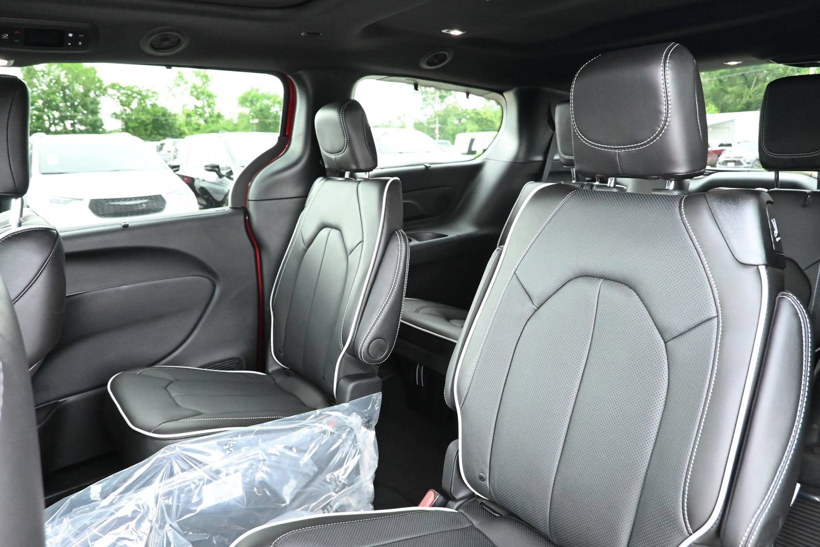 New 2027 Chrysler Pacifica Limited AWD/4WD image 23