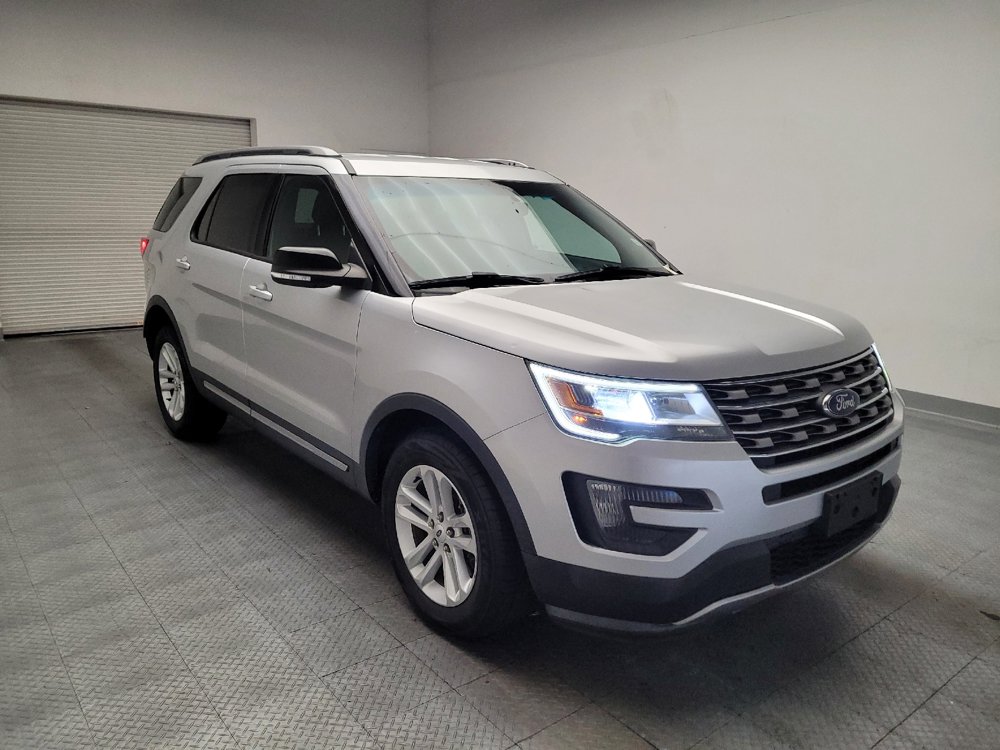 Used 2016 Ford Explorer XLT w/ Equipment Group 201A FWD image 13