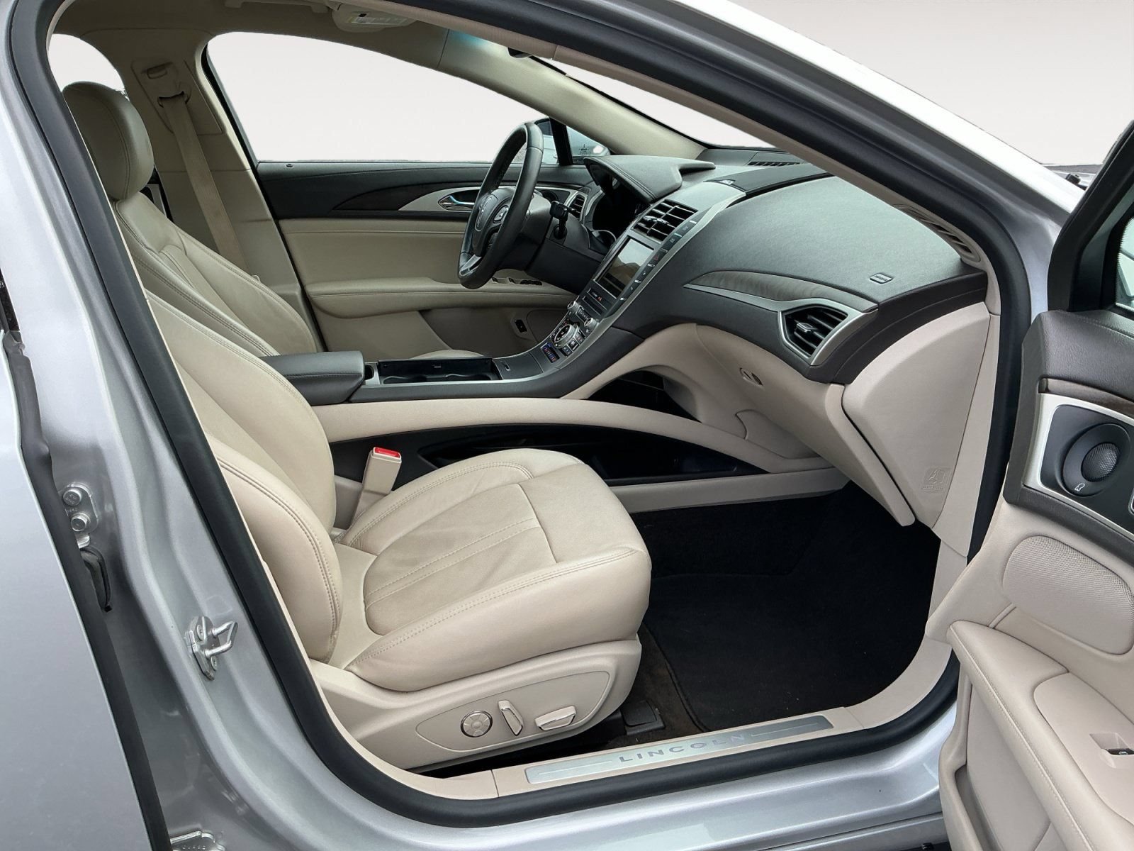 Used 2019 Lincoln MKZ Reserve FWD image 15