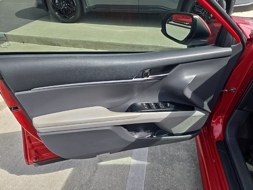 Used 2019 Toyota Camry SE FWD image 9