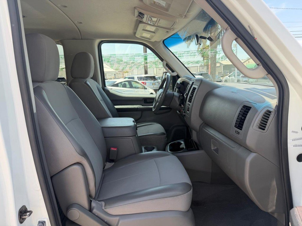 Used 2015 Nissan NV 3500 SV w/ Technology Package RWD image 21