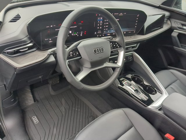 Used 2025 Audi Q5 Premium w/ Convenience Package image 10