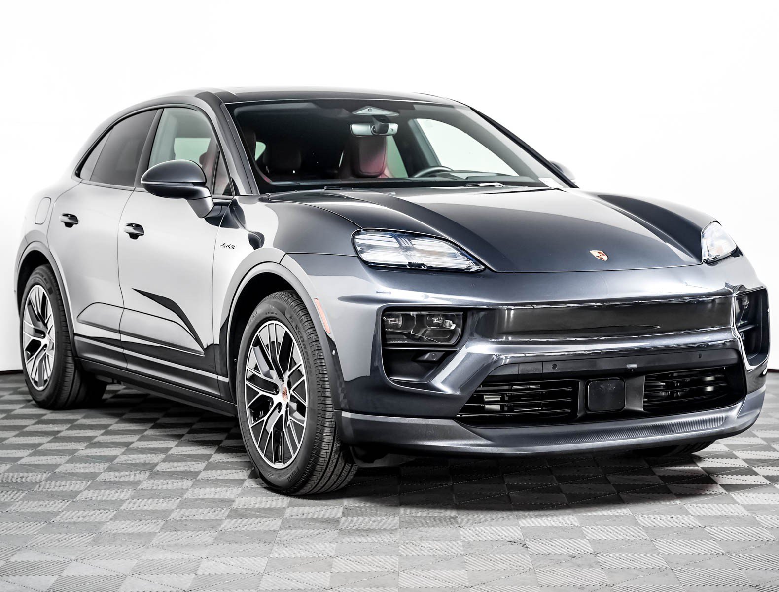 Certified 2025 Porsche Macan Electric w/ Premium Package RWD image 8