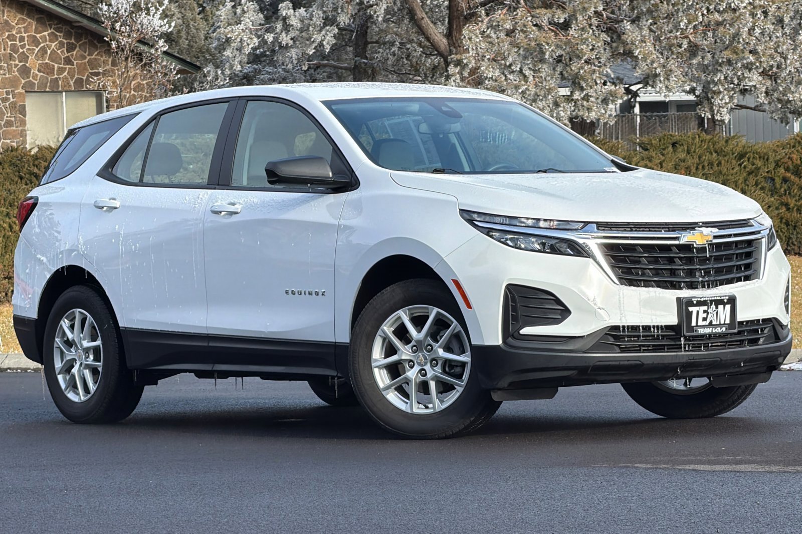 Used 2023 Chevrolet Equinox LS image 2