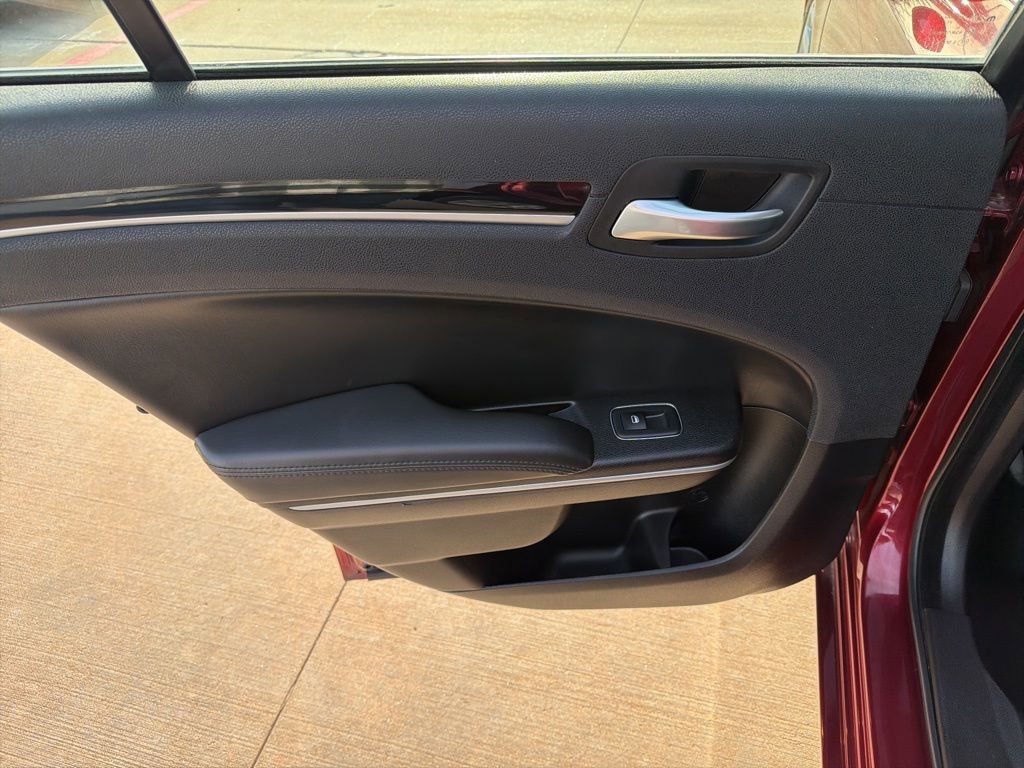 Used 2023 Chrysler 300 Touring image 14