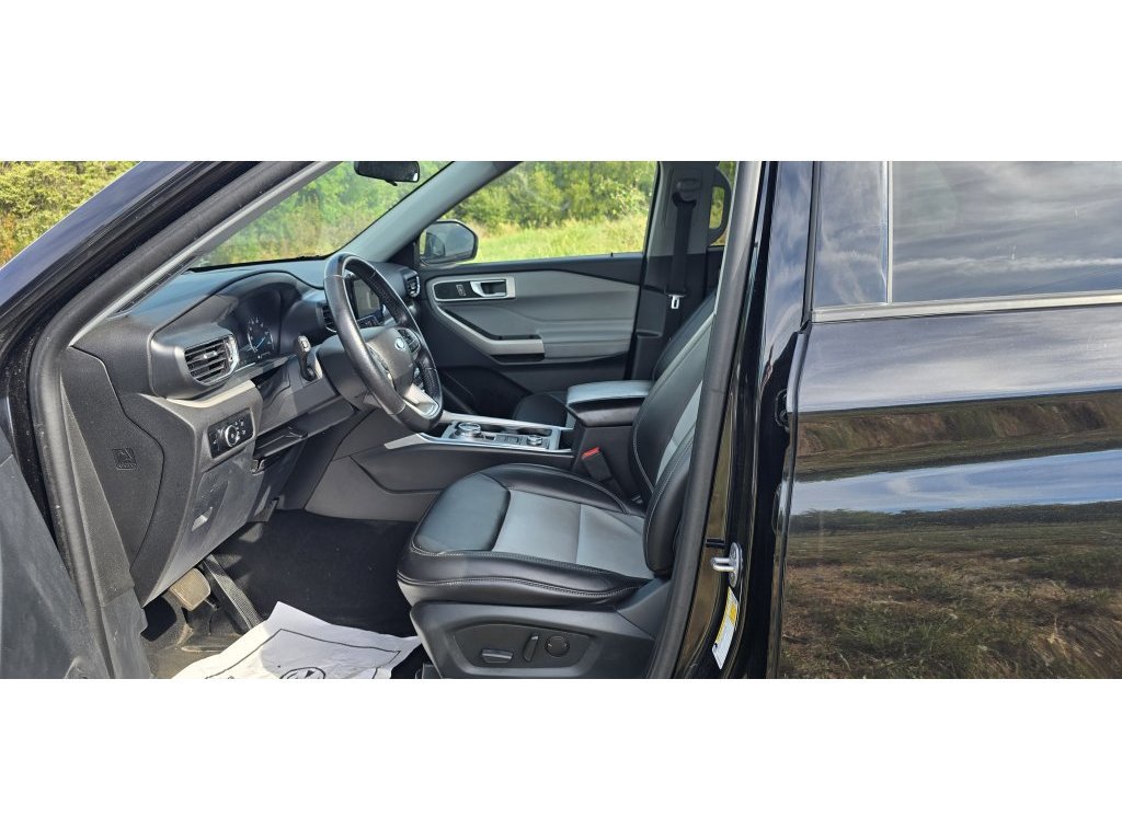 Used 2024 Ford Explorer XLT w/ Equipment Group 202A AWD/4WD image 7