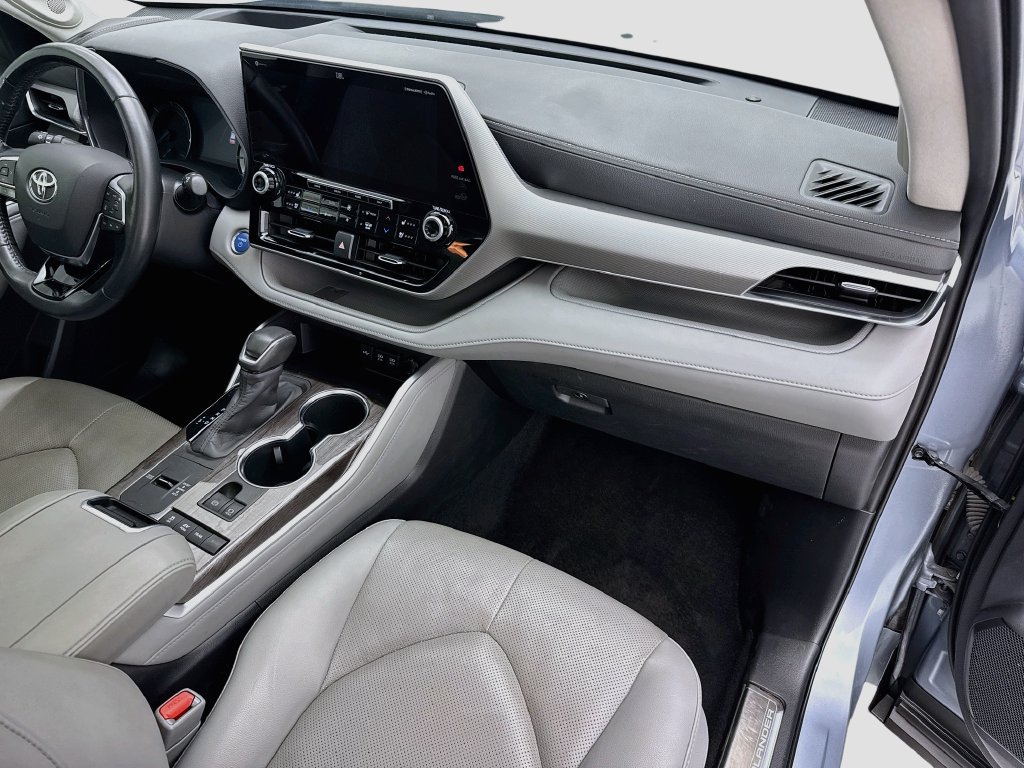 Used 2020 Toyota Highlander Platinum AWD/4WD image 16