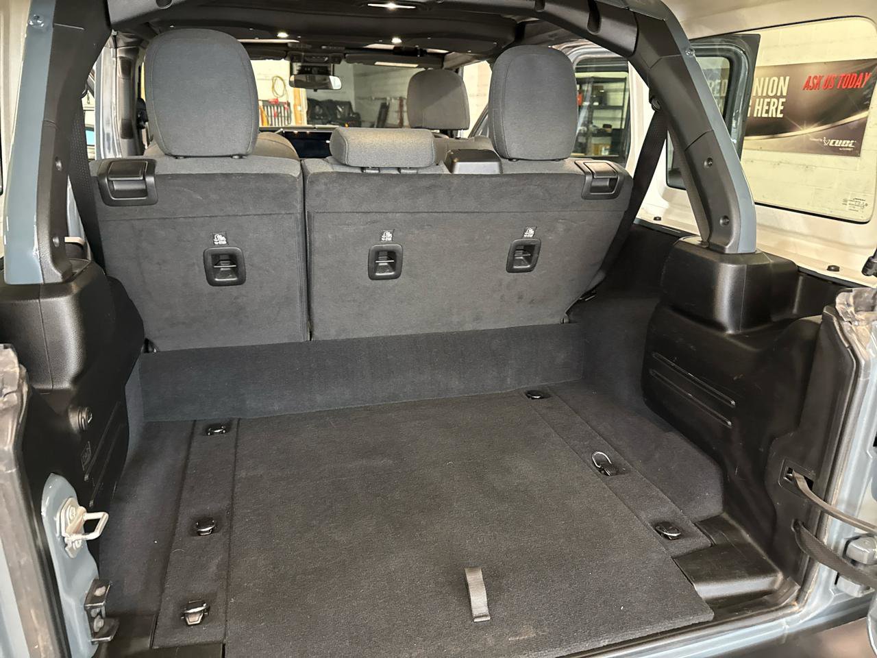 Used 2024 Jeep Wrangler Unlimited image 47