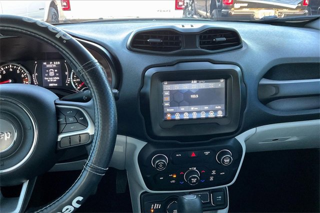Used 2019 Jeep Renegade Latitude w/ Popular Equipment Group image 6