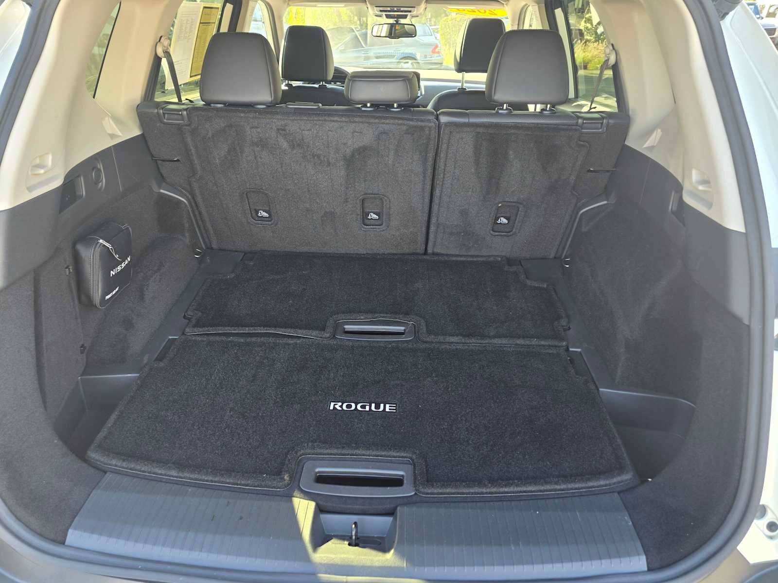 Used 2023 Nissan Rogue Platinum FWD image 14