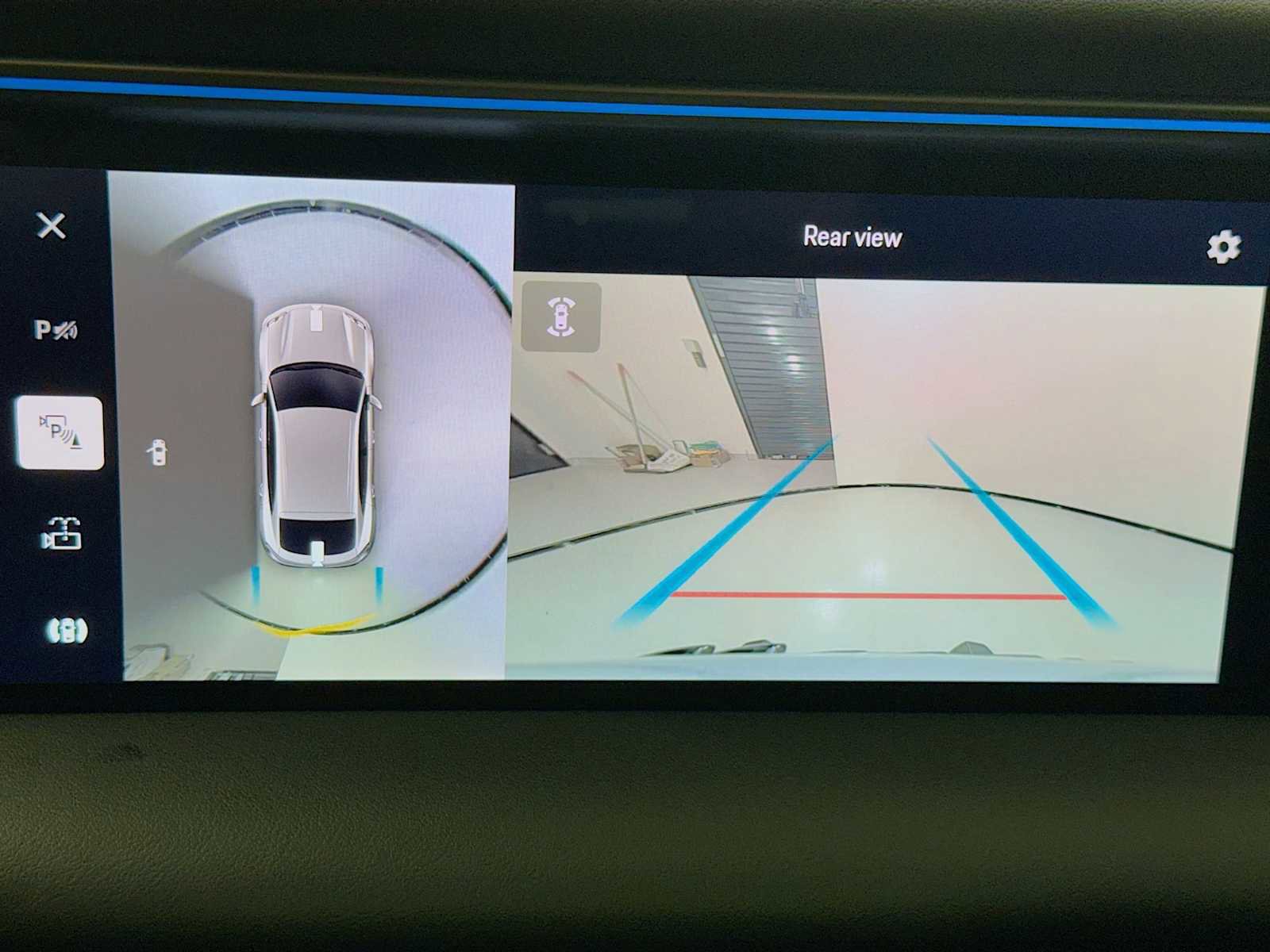 Certified 2025 Porsche Macan Electric image 19