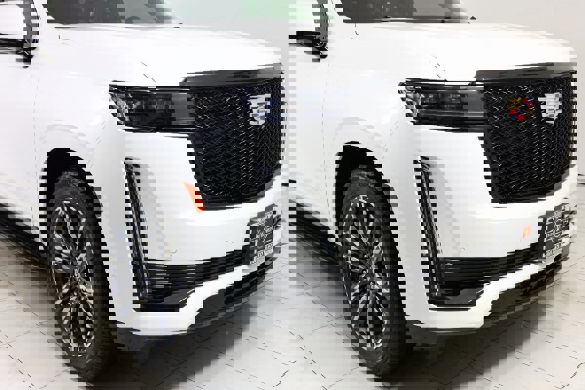 Used 2022 Cadillac Escalade ESV Sport Platinum w/ Heavy-Duty Trailer Package image 38