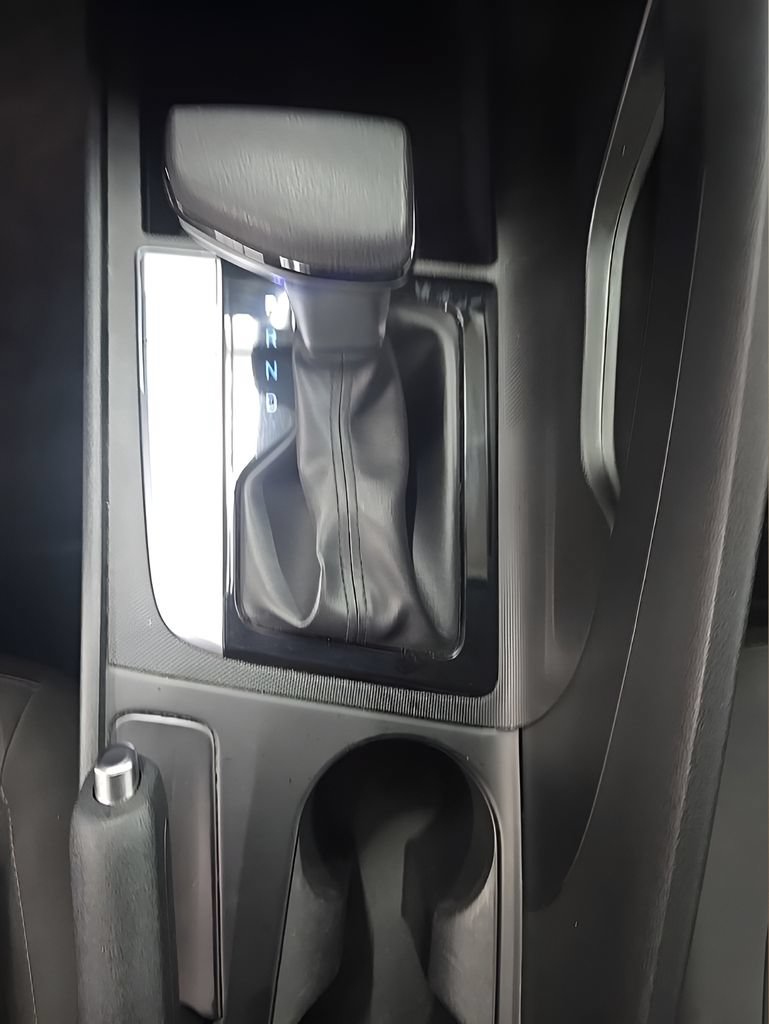 Used 2024 Hyundai Elantra SEL FWD image 35