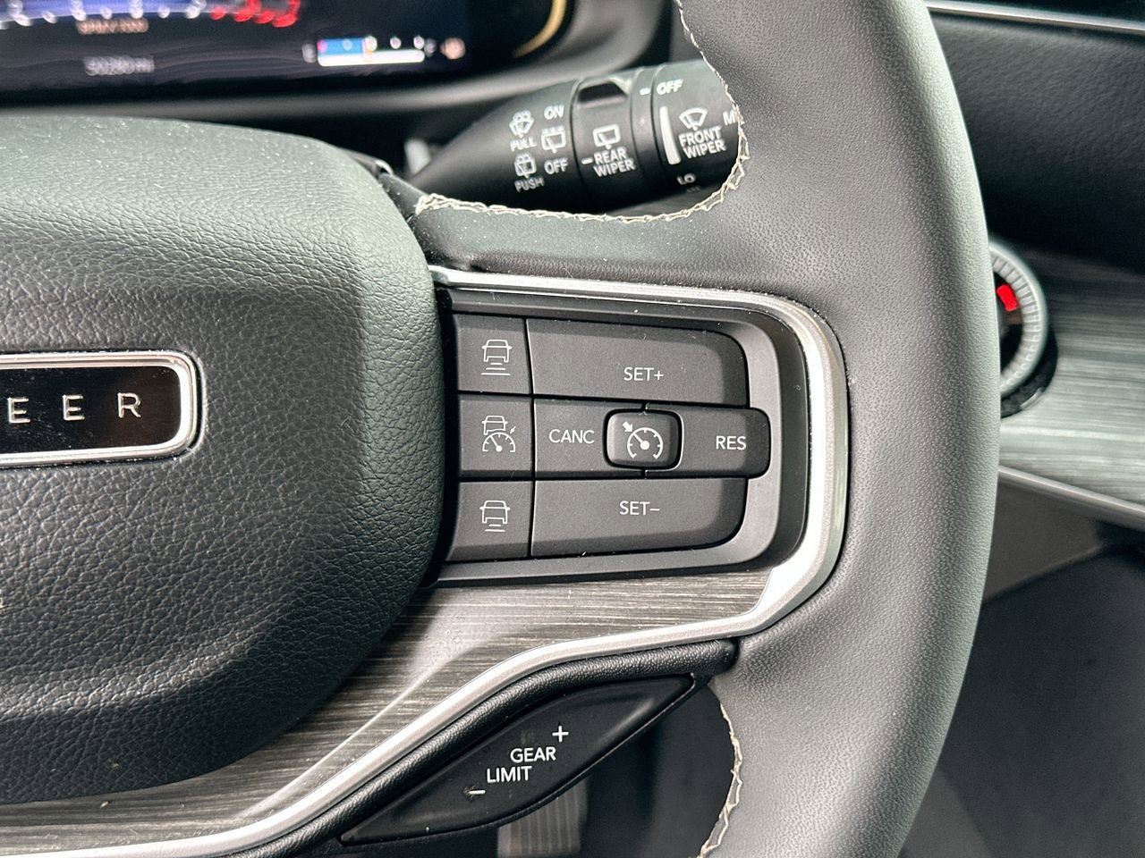 Used 2023 Jeep Wagoneer Series III w/ Preferred Equipment Group image 28