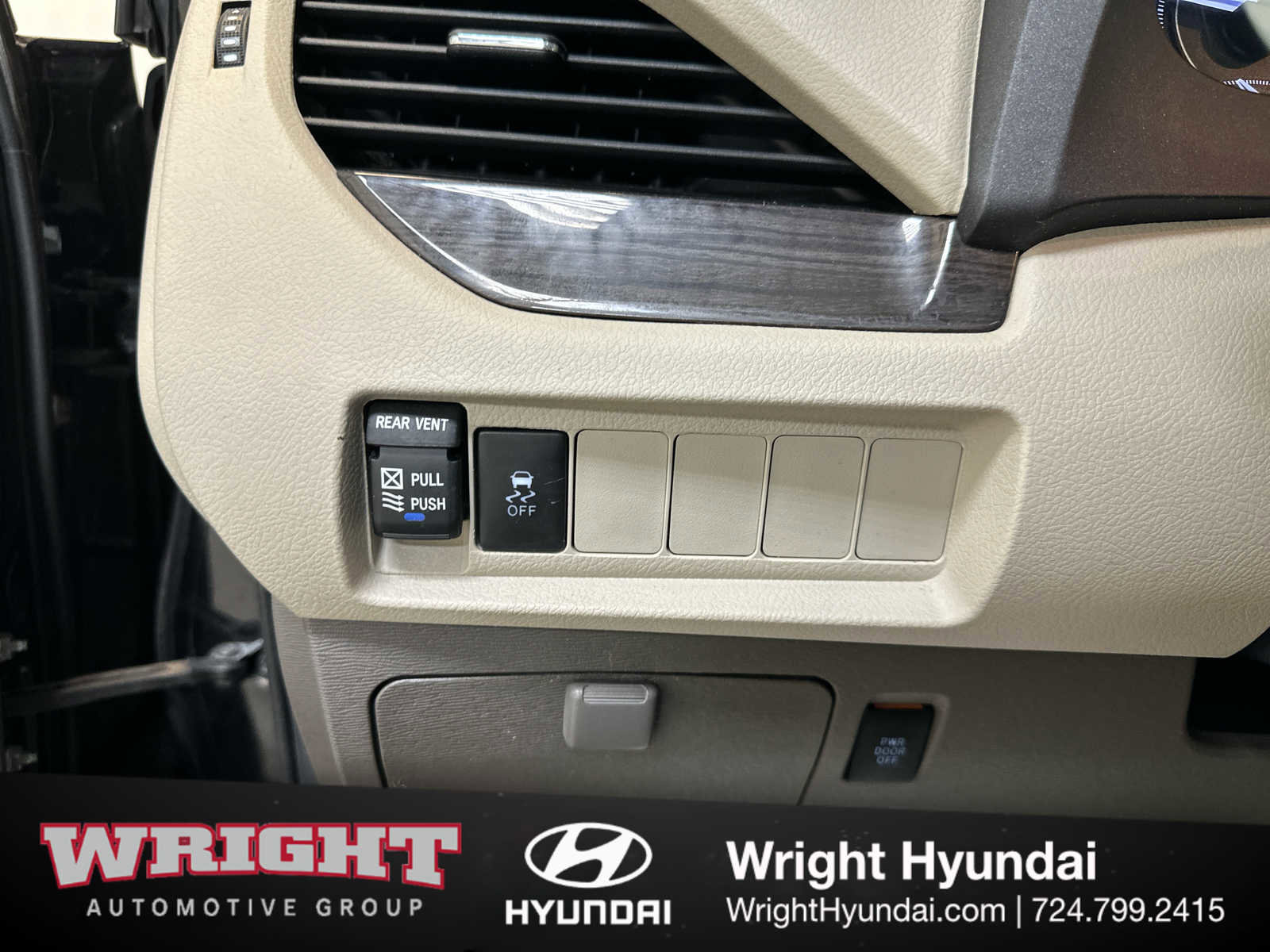 Used 2020 Toyota Sienna XLE image 21