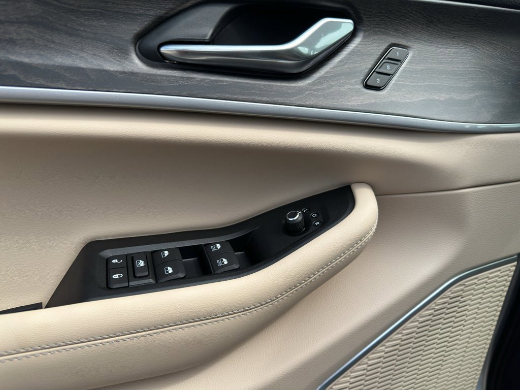 New 2026 Jeep Grand Cherokee L Limited RWD image 11