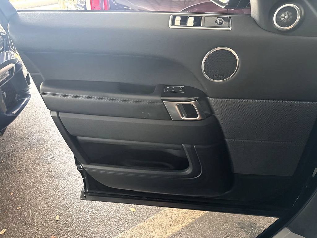 Used 2019 Land Rover Range Rover Sport HSE AWD/4WD image 12