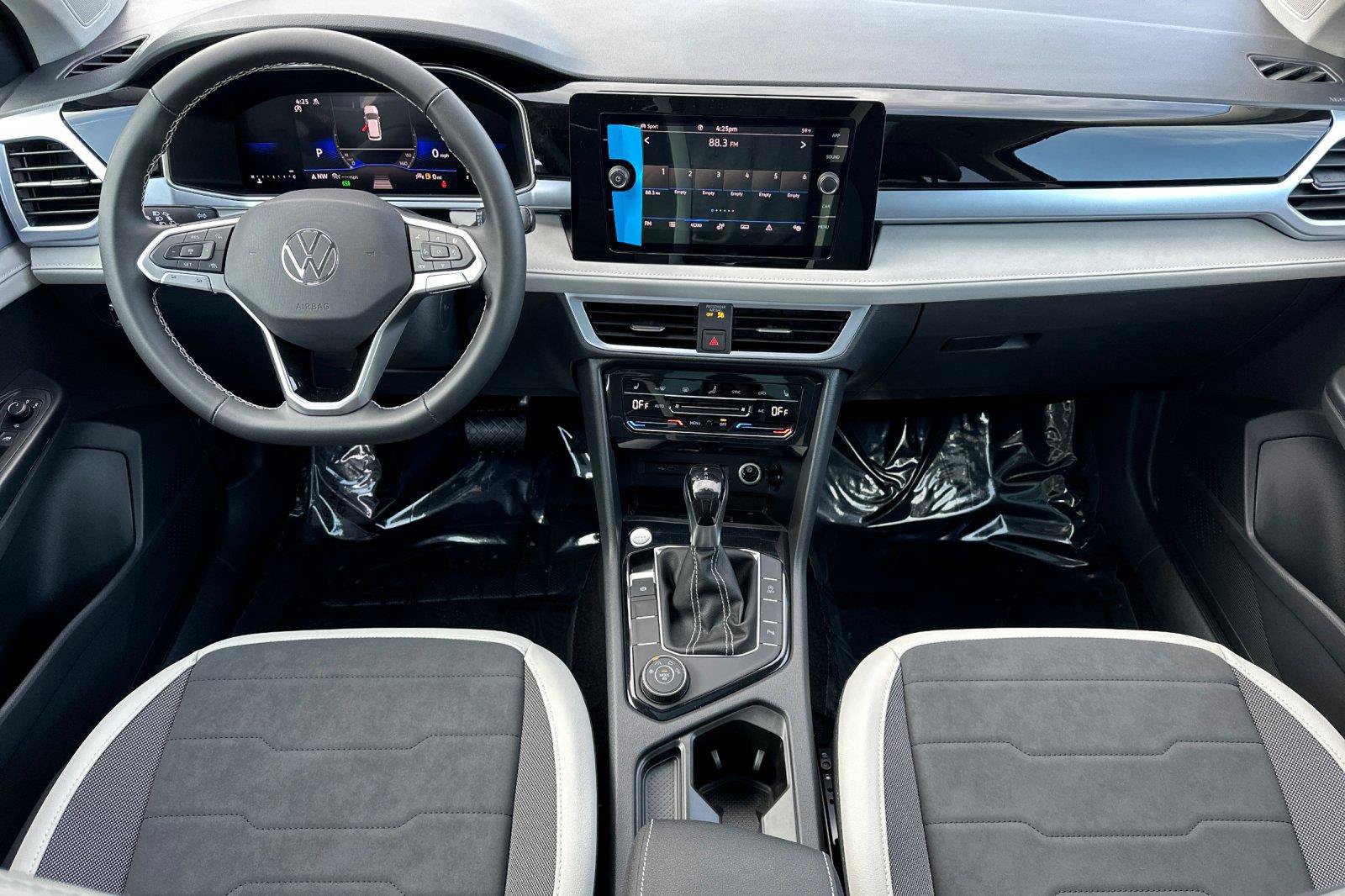 New 2026 Volkswagen Taos SE AWD/4WD image 12