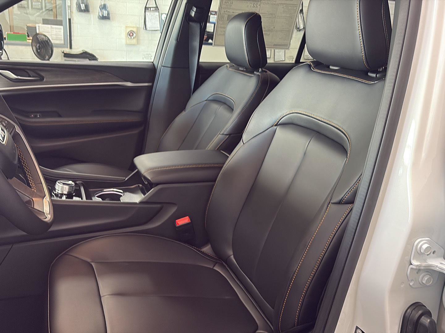 New 2026 Jeep Grand Cherokee Limited AWD/4WD image 6