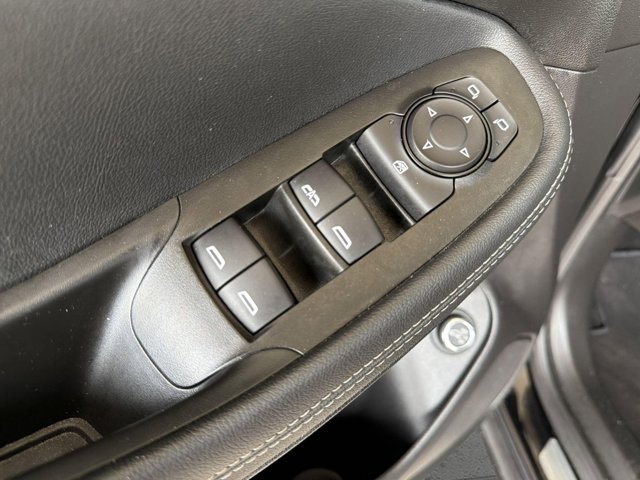 Used 2022 Buick Encore GX Essence w/ Experience Buick Package FWD image 9