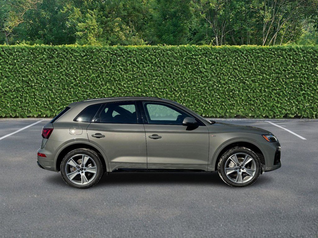 Used 2025 Audi Q5 2.0T Premium w/ Convenience Plus Package image 2