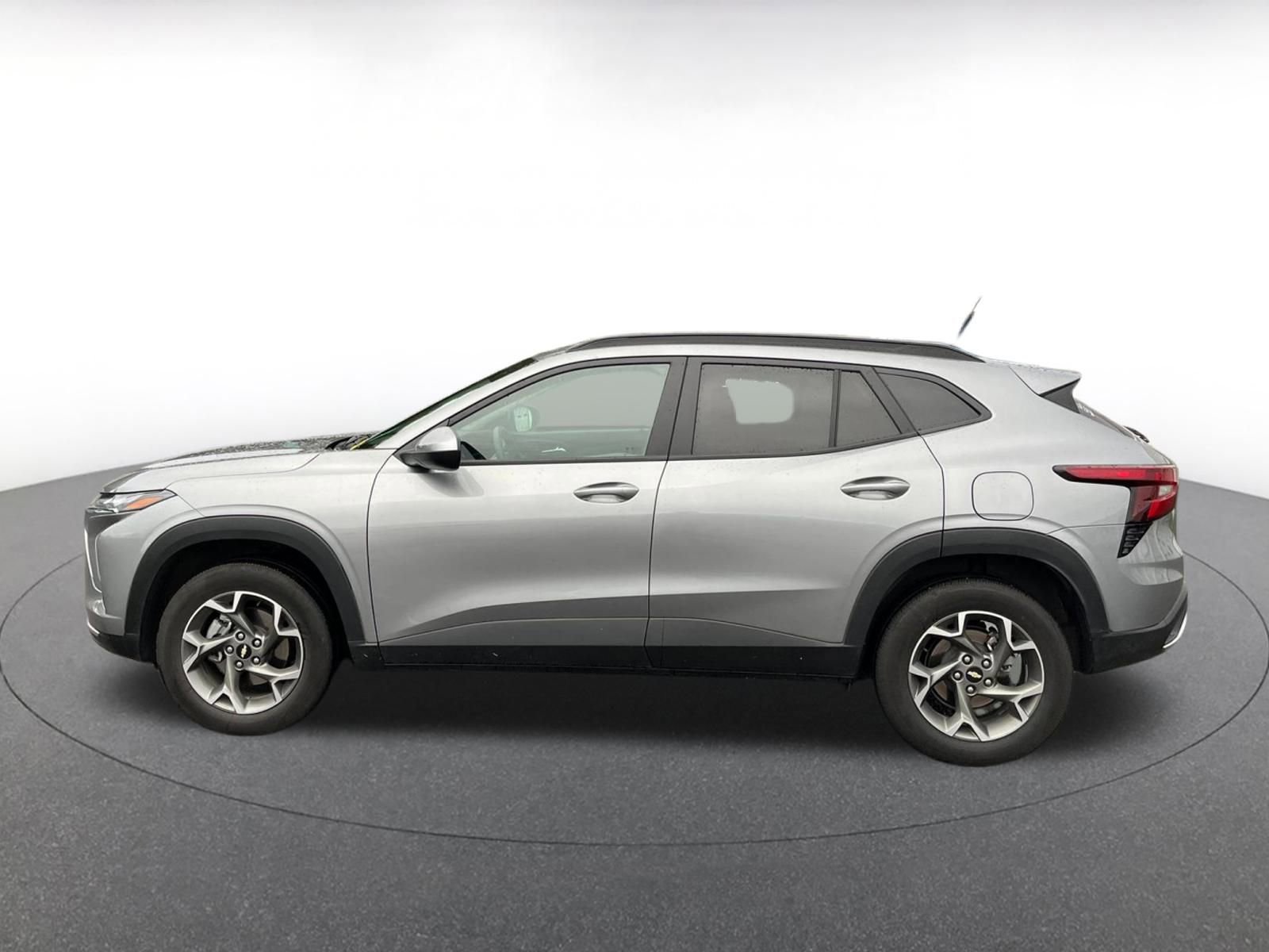 Used 2025 Chevrolet Trax LT image 4