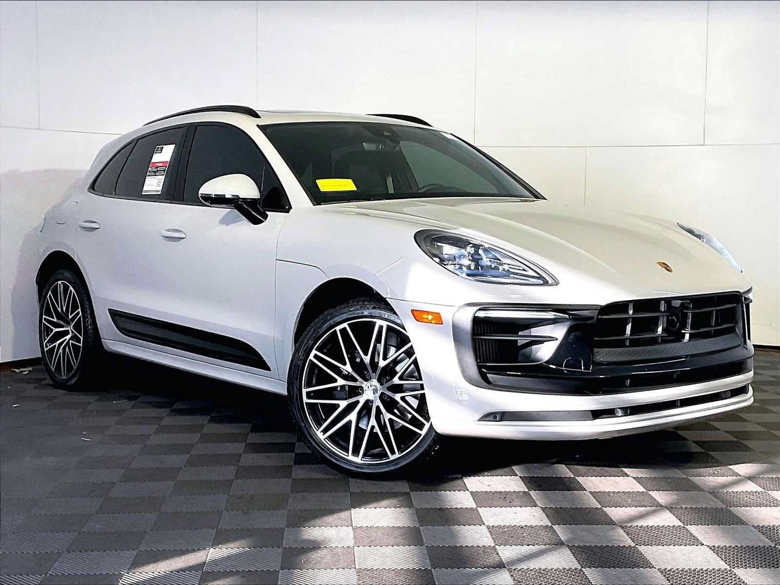 Certified 2024 Porsche Macan S AWD/4WD image 9