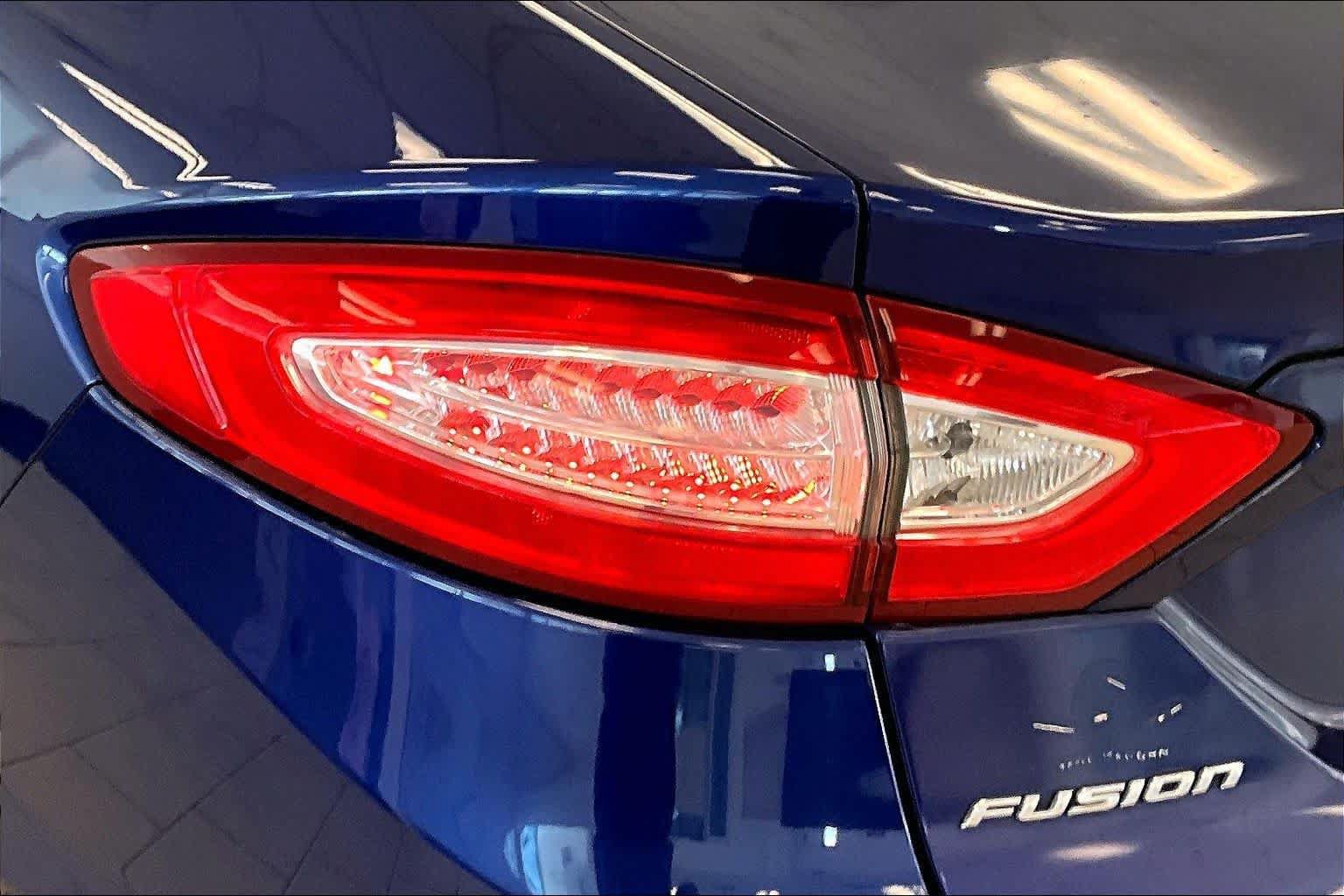 Used 2014 Ford Fusion SE w/ Equipment Group 202A FWD image 26