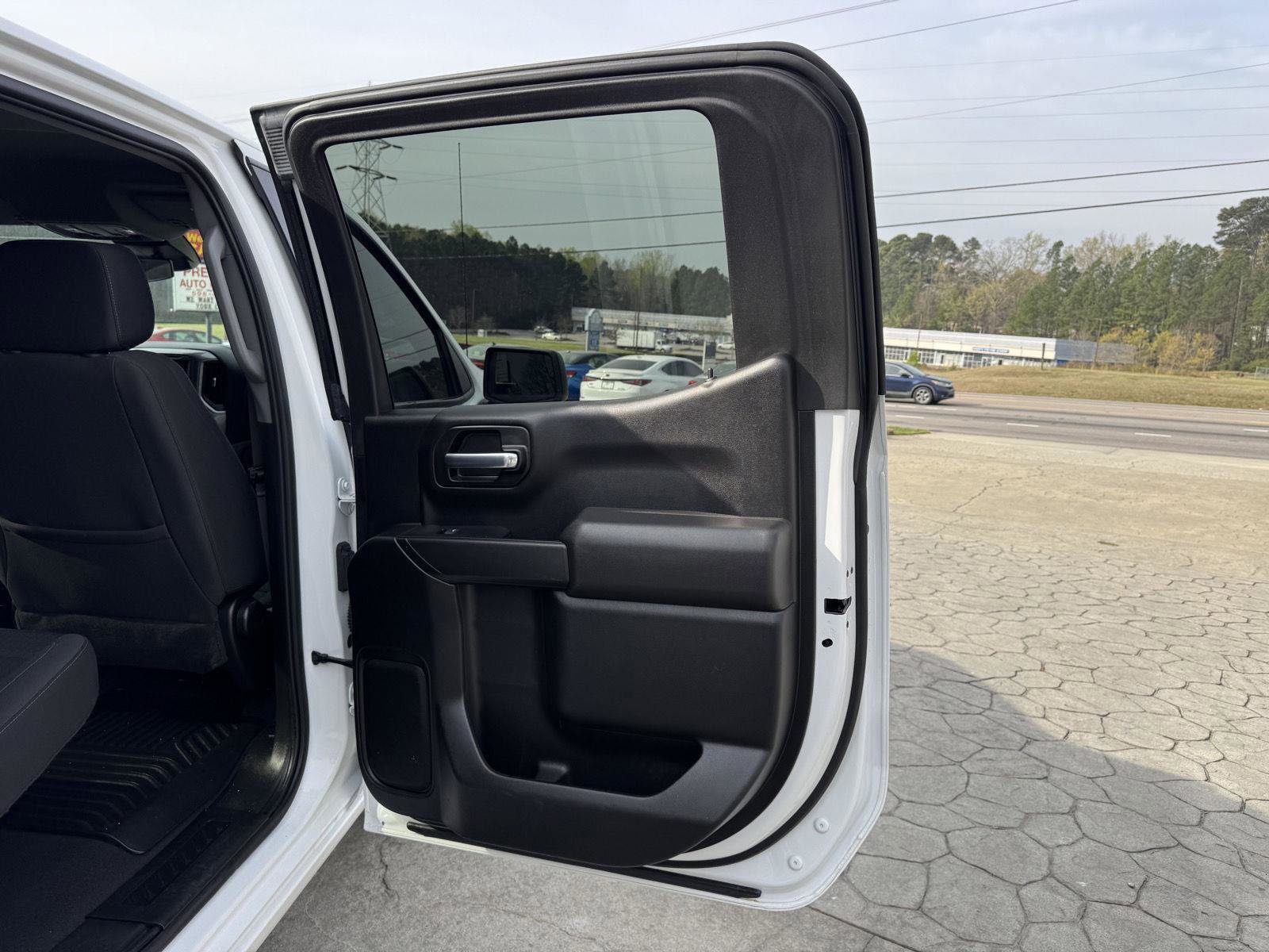 Used 2023 Chevrolet Silverado 1500 Custom image 15