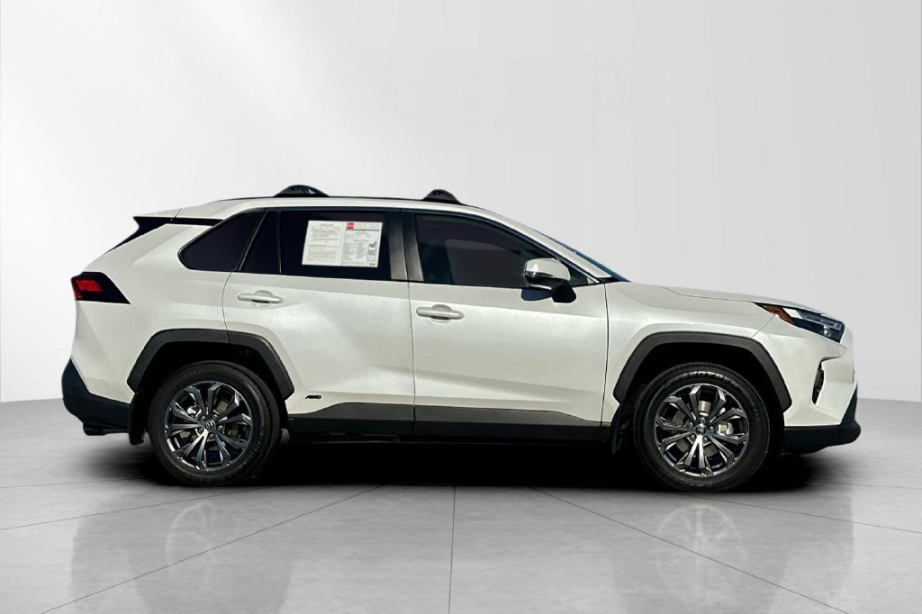 Used 2023 Toyota RAV4 XLE Premium AWD/4WD image 7