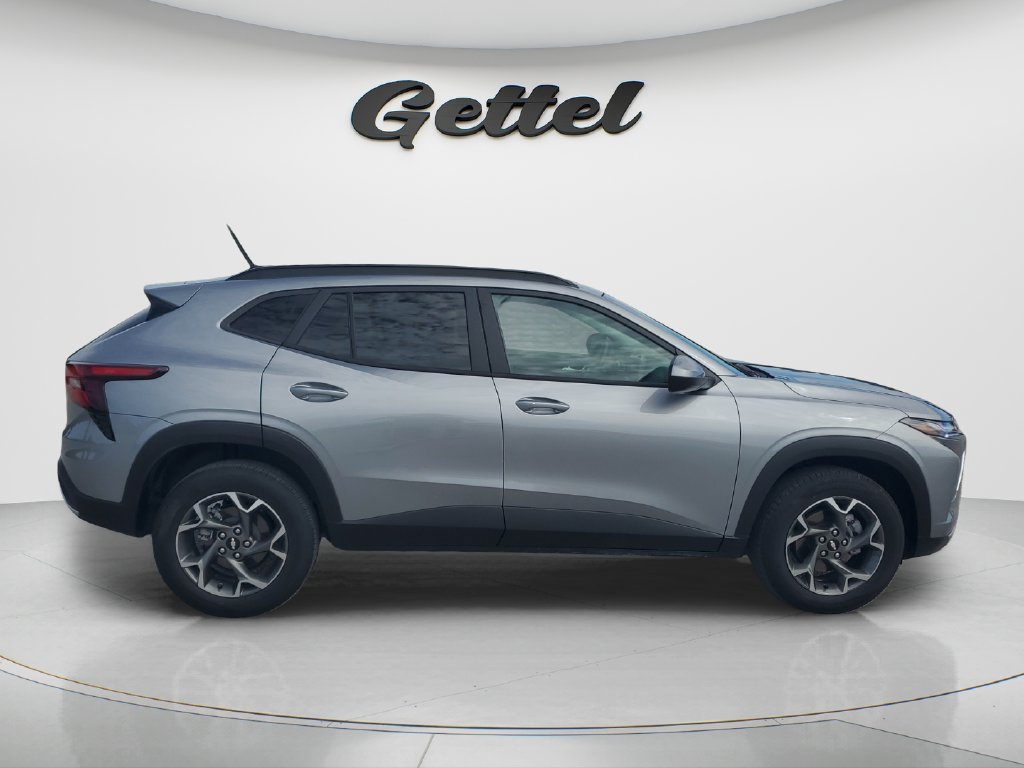 Used 2024 Chevrolet Trax LT w/ Driver Confidence Package FWD image 4