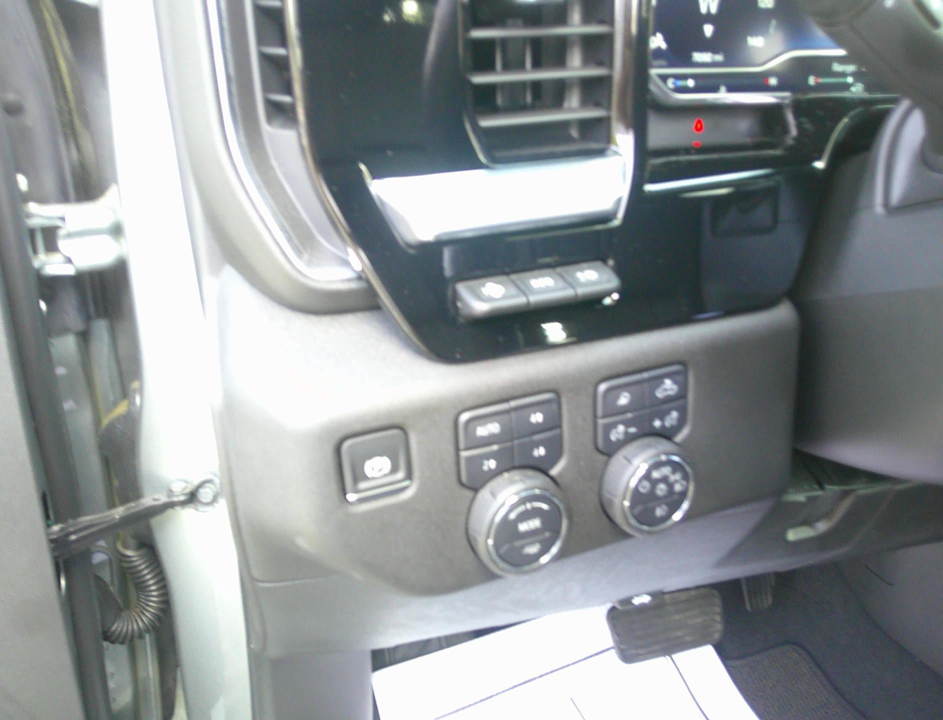 Used 2025 Chevrolet Silverado 2500 High Country w/ High Country Premium Package AWD/4WD image 12