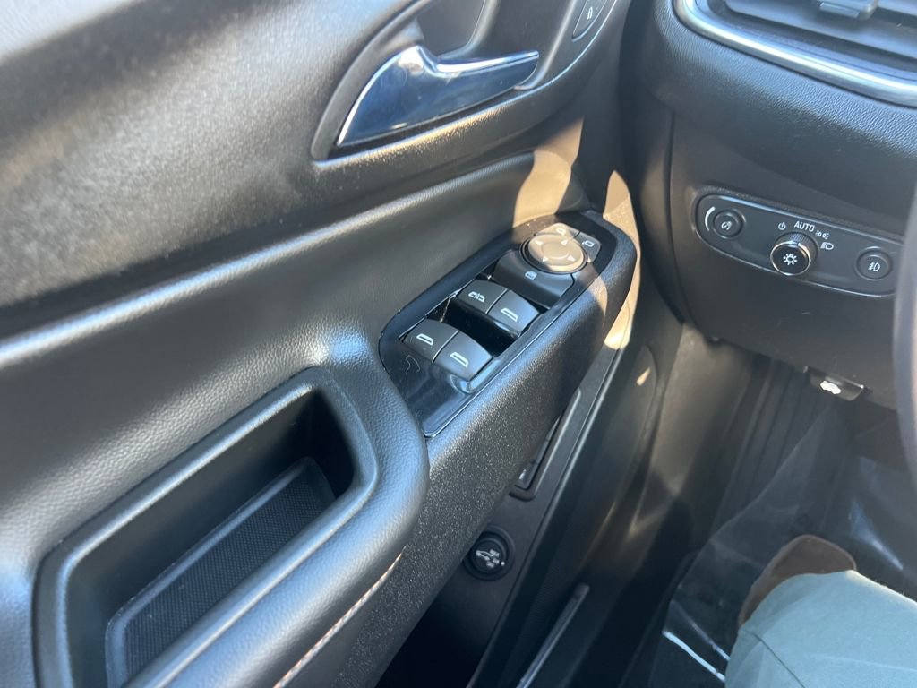 Used 2022 Chevrolet Equinox Premier image 11