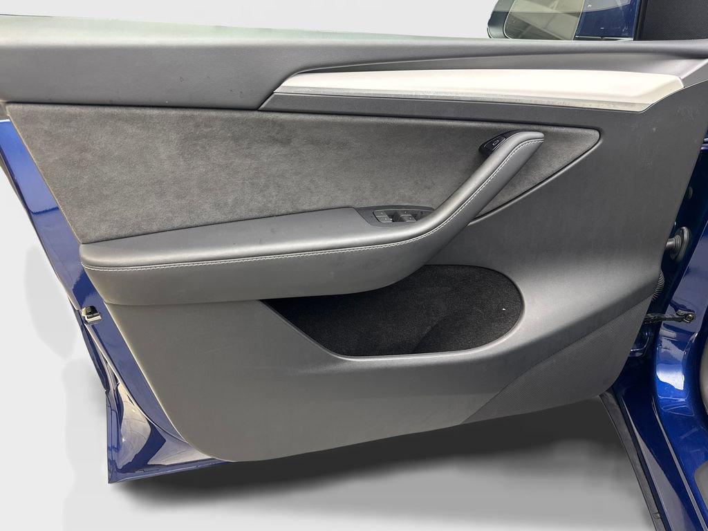 Used 2024 Tesla Model Y Long Range image 31