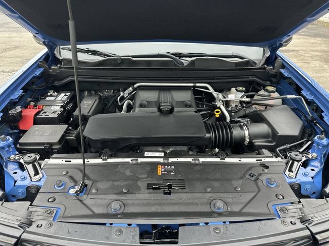 Used 2025 Chevrolet Colorado ZR2 w/ Technology Package AWD/4WD image 19