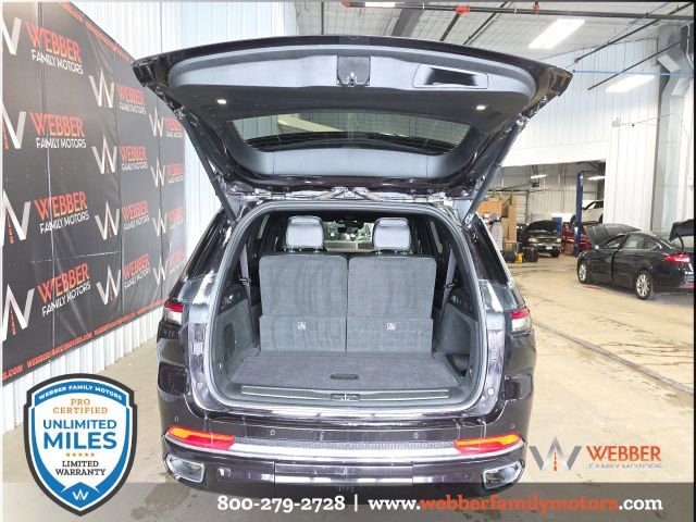 Used 2023 Jeep Grand Cherokee L Overland w/ Advanced Protech Group III image 9