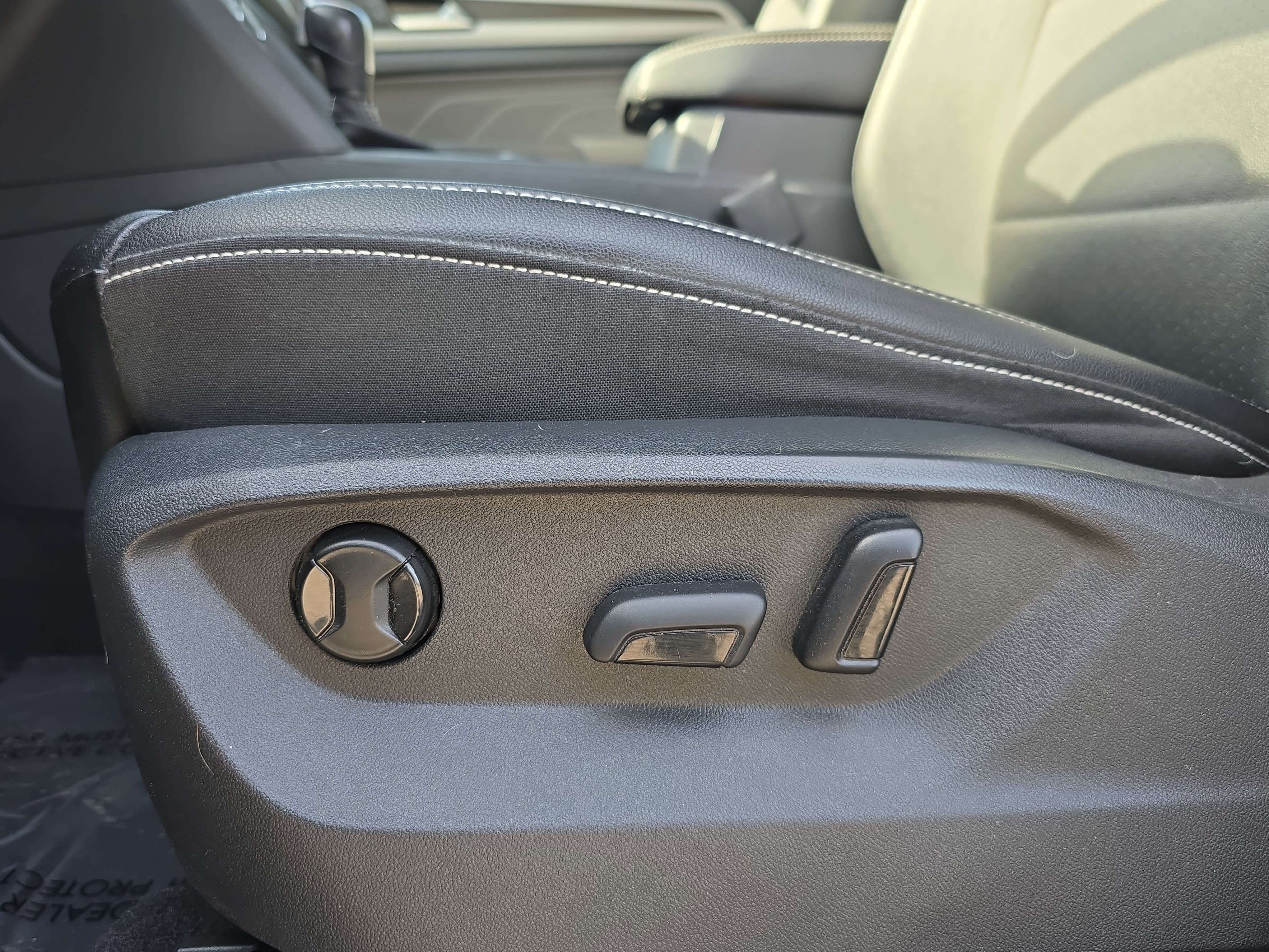 Used 2023 Volkswagen Atlas SE image 29